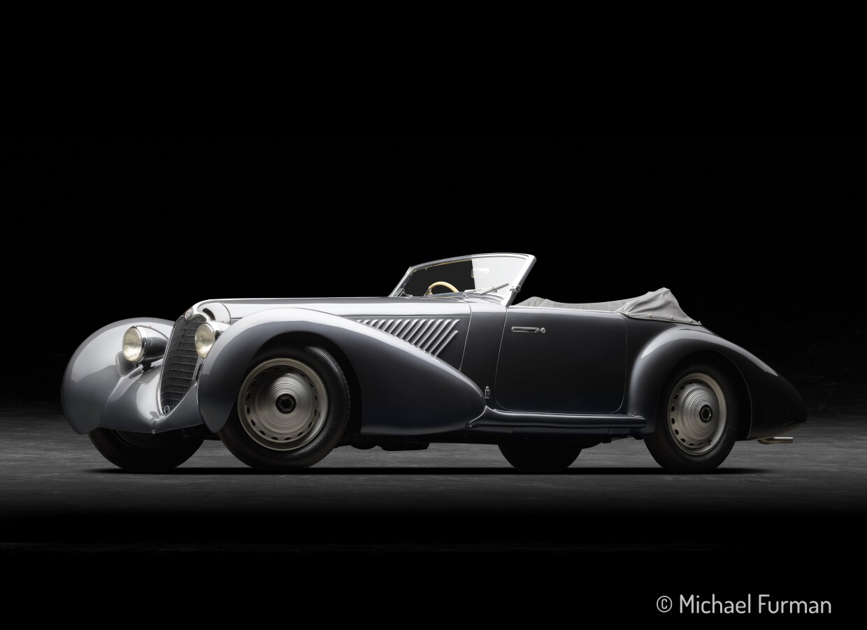 foto attuale 1937 Alfa Romeo 3954 front 3q dark